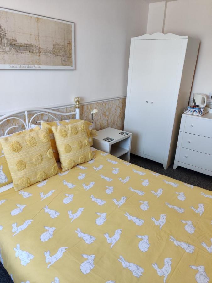 Cameron Court B&B Flamborough Bagian luar foto